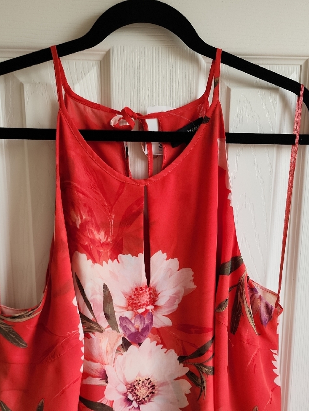 le chateau Red Floral Halter Tank with Open Back Tie Sz 2X - Picture 2 of 7